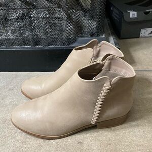 MIA Beige Ankle Booties NWT size 10 side stitching $79